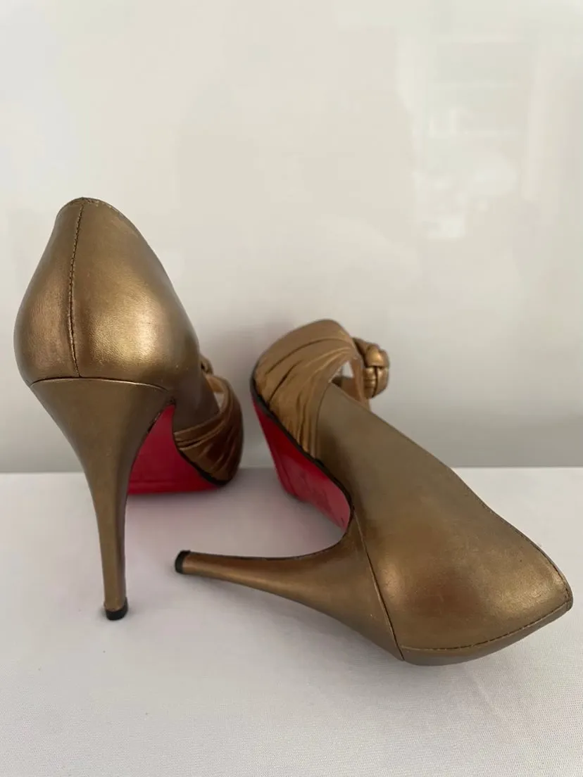 CHRISTIAN  LOUBOUTIN
Bronze Lady Gres 120mm Metallic Leather
Platform Peep Toe Pumps