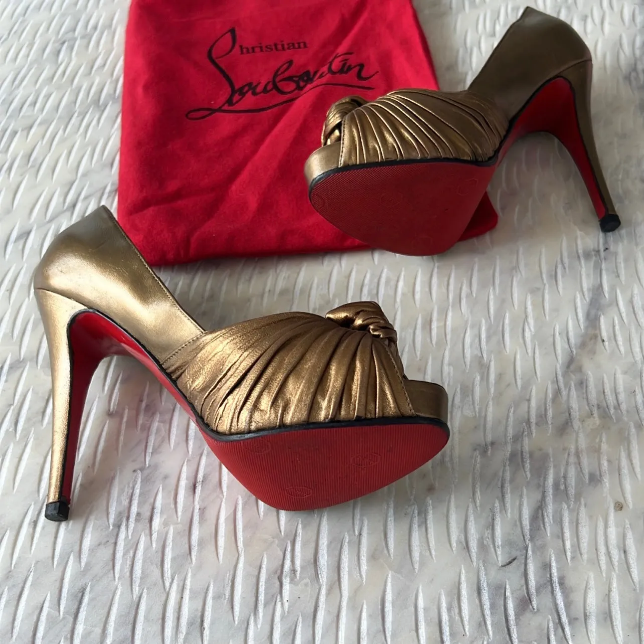 CHRISTIAN  LOUBOUTIN
Bronze Lady Gres 120mm Metallic Leather
Platform Peep Toe Pumps