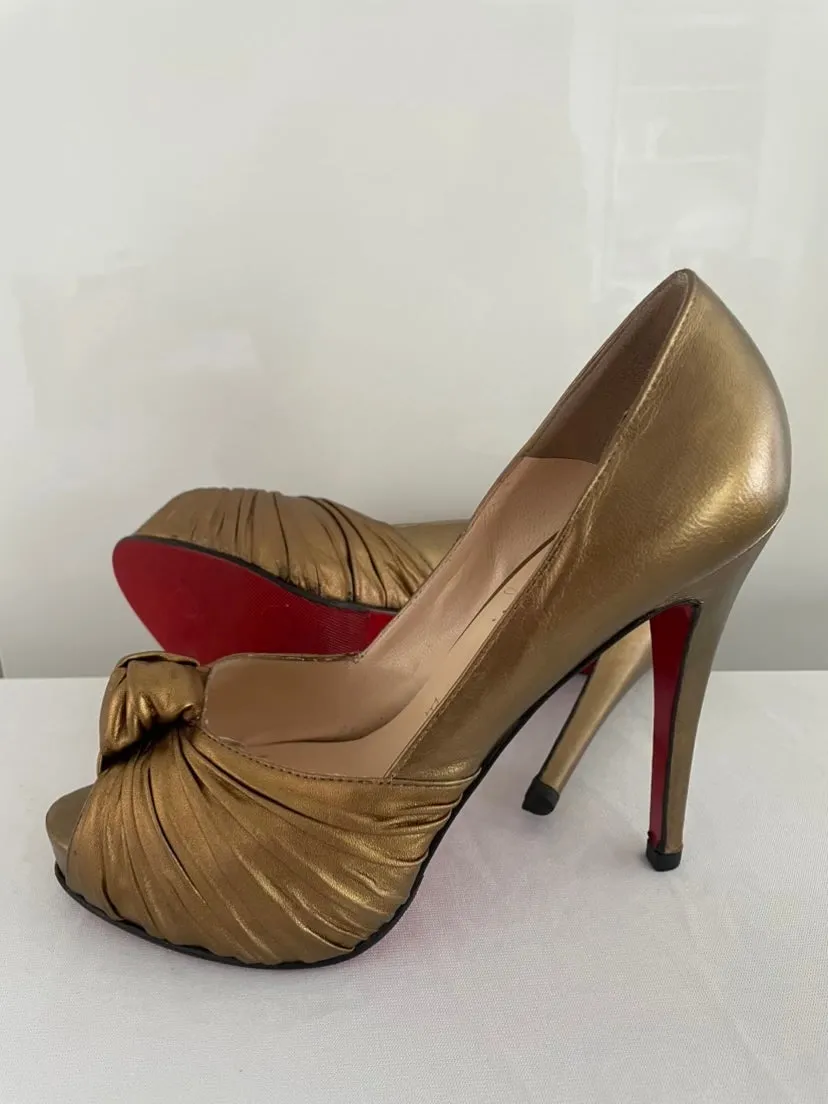 CHRISTIAN  LOUBOUTIN
Bronze Lady Gres 120mm Metallic Leather
Platform Peep Toe Pumps