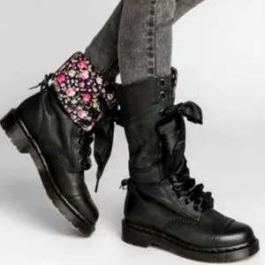 DR. MARTENS TRIUMPH BLACK MIRAGE FLORAL