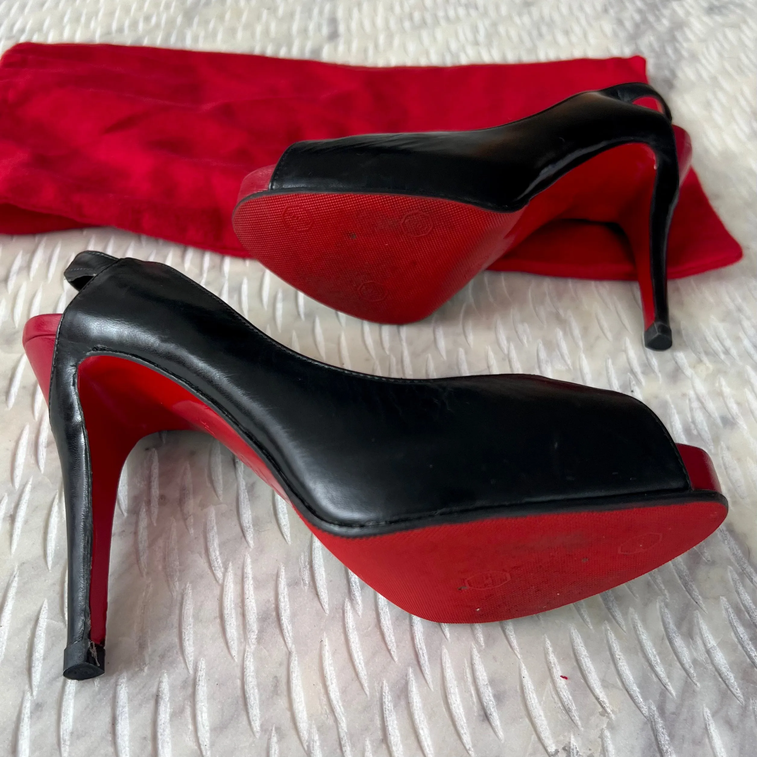 LOUBOUTIN
Black/Red Architex 120mm Calfskin
Peep Toe Slingback Pumps